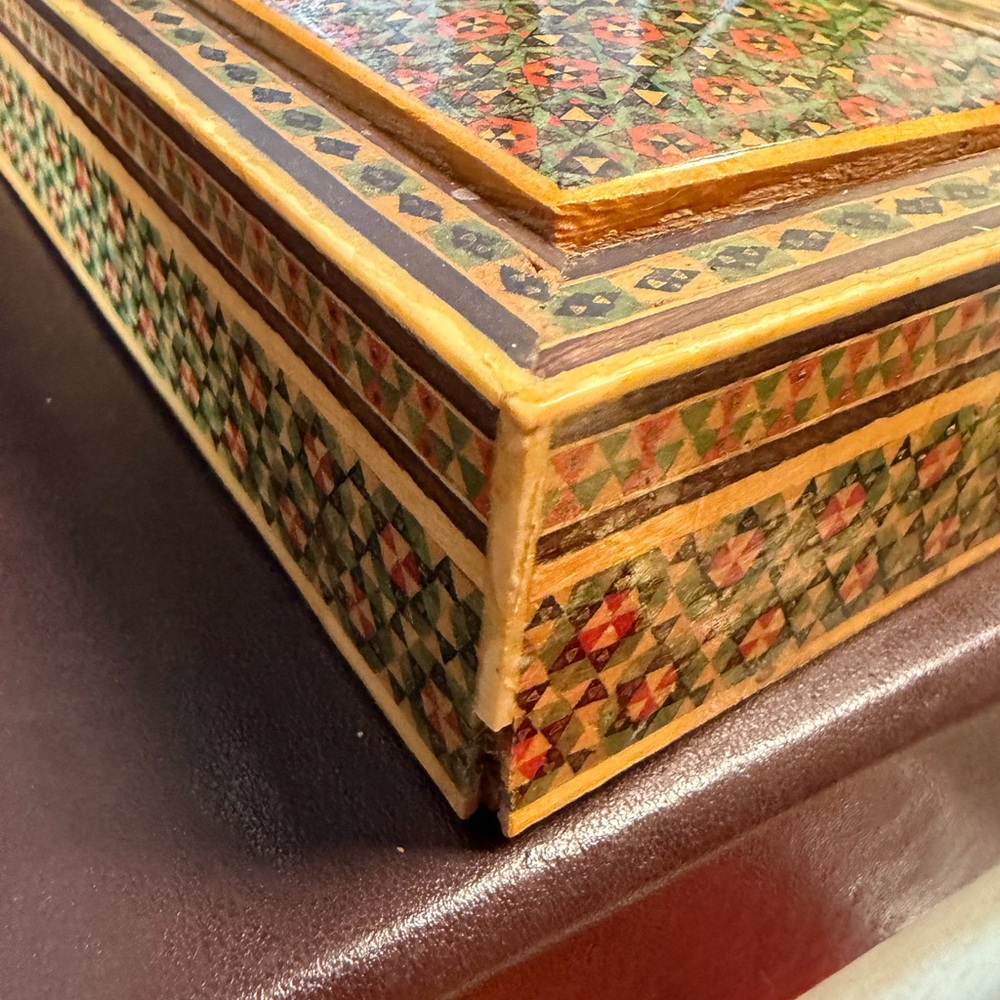 Intricate Geometric Patterned Box - Picture 6 of 6